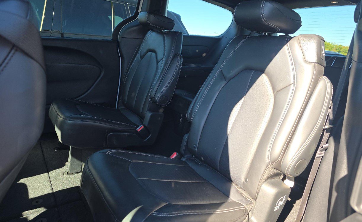 Used 2026 Chrysler Pacifica Select w/ S Appearance Package FWD image 9