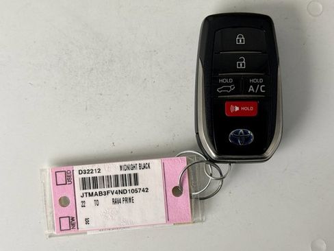 Used 2022 Toyota RAV4 SE w/ Weather & Moonroof Package image 10