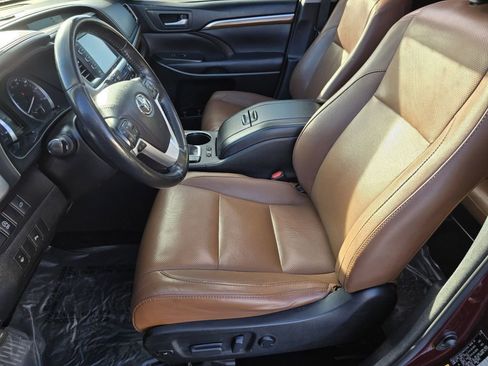 Used 2017 Toyota Highlander Limited image 26