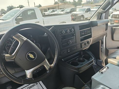 Used 2018 Chevrolet Express 3500 Extended w/ Driver Convenience Package RWD image 5