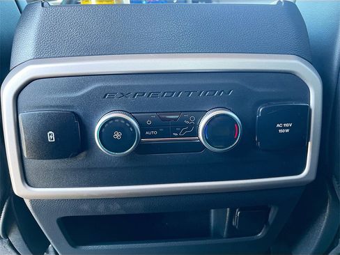 Used 2024 Ford Expedition XLT image 26
