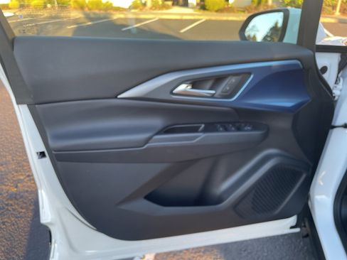 Used 2025 Chevrolet Equinox EV LT w/ Convenience Package image 13