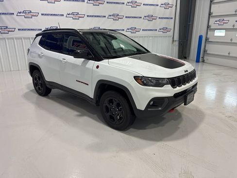 Used 2024 Jeep Compass Trailhawk AWD/4WD image 10