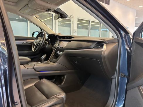 Used 2017 Cadillac XT5 Luxury w/ Driver Awareness Package AWD/4WD image 23
