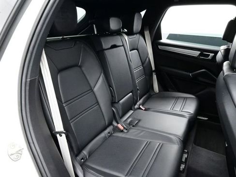 Certified 2022 Porsche Cayenne Platinum Edition AWD/4WD image 17