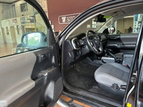Used 2019 Toyota Tacoma SR5 image 12