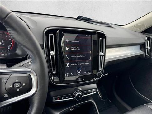 Used 2019 Volvo XC40 T5 Momentum AWD/4WD image 14