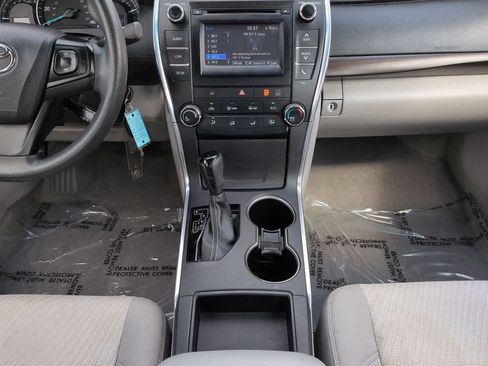 Used 2015 Toyota Camry LE FWD image 18
