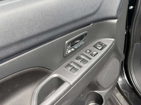 Used 2025 Mitsubishi Outlander Sport ES AWD/4WD image 17