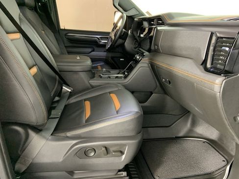 Used 2024 GMC Sierra 2500 AT4 w/ AT4 Premium Plus Package image 17