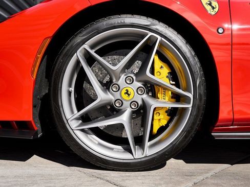Used 2022 Ferrari F8 Tributo image 3