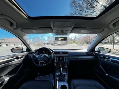 Used 2018 Volkswagen Passat 2.0T SE FWD image 26