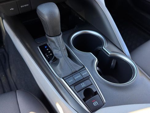 Used 2022 Toyota Camry LE image 21