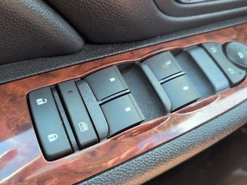 Used 2009 Chevrolet Tahoe LT w/ Convenience Package RWD image 13