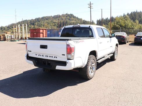 Used 2017 Toyota Tacoma Limited w/ Tow Package AWD/4WD image 5
