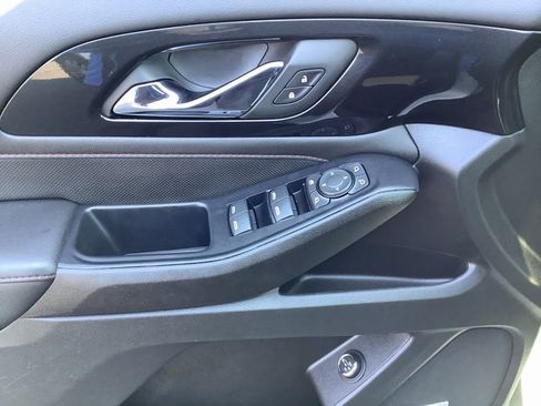 Used 2022 Chevrolet Traverse RS image 10