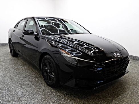 Used 2023 Hyundai Elantra SEL FWD image 3