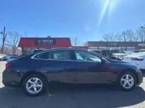 Used 2018 Chevrolet Malibu LS FWD image 4
