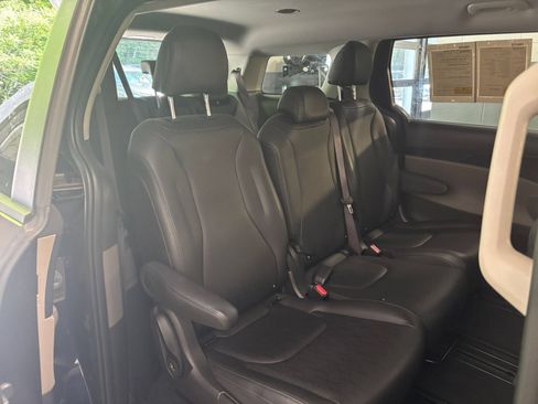 Used 2026 Kia Carnival FWD image 37