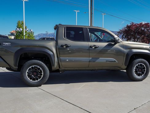 Certified 2026 Toyota Tacoma TRD Off-Road AWD/4WD image 9