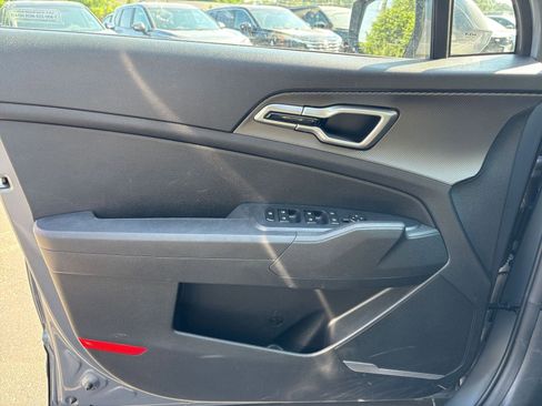 Used 2025 Kia Sportage LX FWD image 18