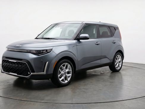 Used 2025 Kia Soul LX w/ LX Technology Package FWD image 3