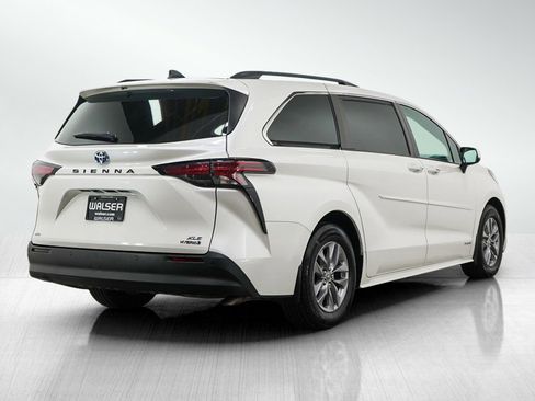 Used 2021 Toyota Sienna XLE w/ XLE Plus Package image 5