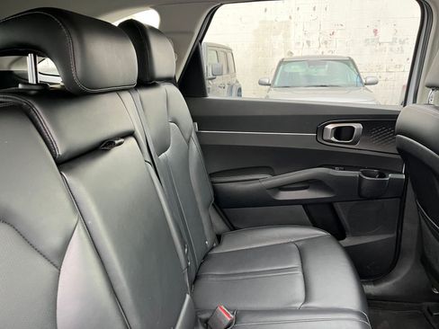 Used 2024 Kia Sorento S image 39