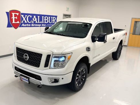 Used 2016 Nissan Titan PRO-4X image 5