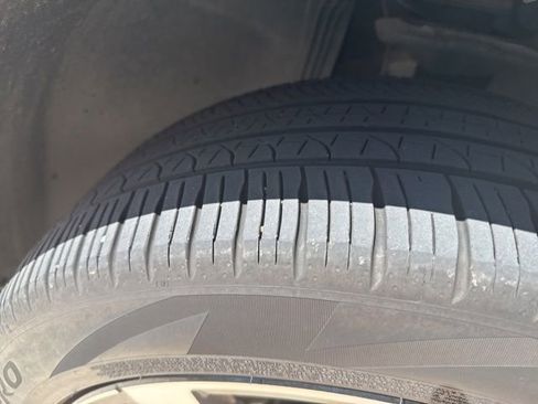 Used 2025 Volkswagen Atlas SEL Premium R-Line image 4