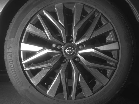 Used 2025 Nissan Altima 2.5 SV FWD image 15