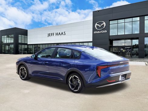 Used 2025 Kia K4 EX image 2