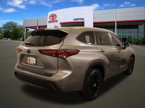 Certified 2025 Toyota Highlander XLE AWD/4WD image 4