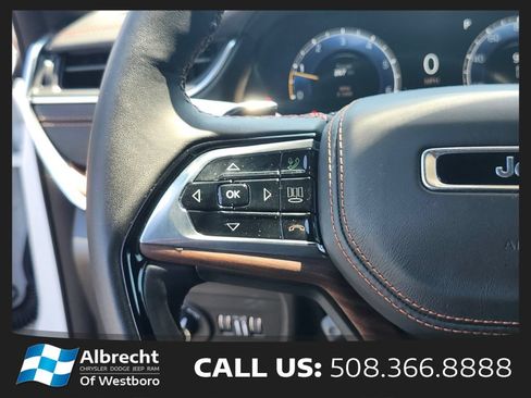 Used 2023 Jeep Grand Cherokee L Summit w/ Luxury Tech Group V AWD/4WD image 32