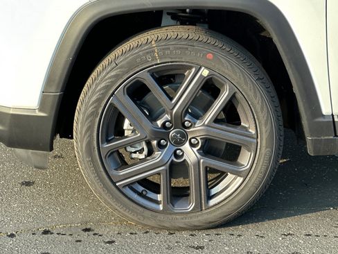 New 2026 Jeep Compass Latitude image 25