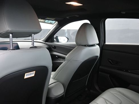 Used 2025 Hyundai Elantra Limited image 20