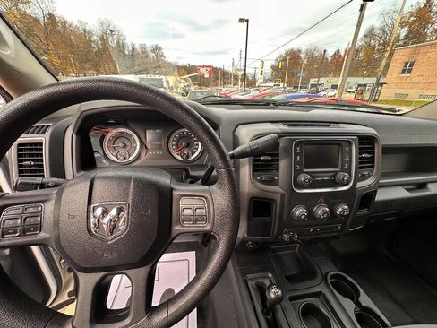 Used 2013 RAM 2500 Tradesman w/ Chrome Appearance Group image 12