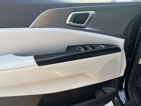 Used 2024 Kia Carnival LX image 15