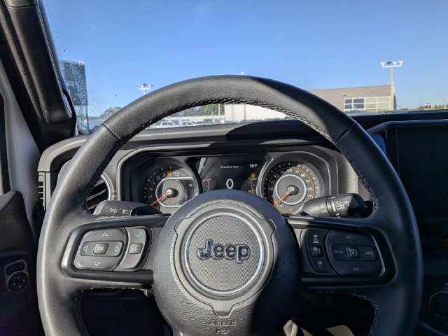 Used 2025 Jeep Gladiator Sport AWD/4WD image 20
