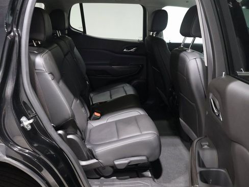 Used 2023 GMC Acadia SLT image 25