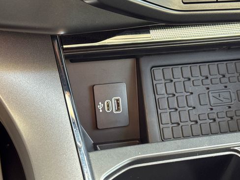 New 2025 Ford F150 Lightning Flash AWD/4WD image 30