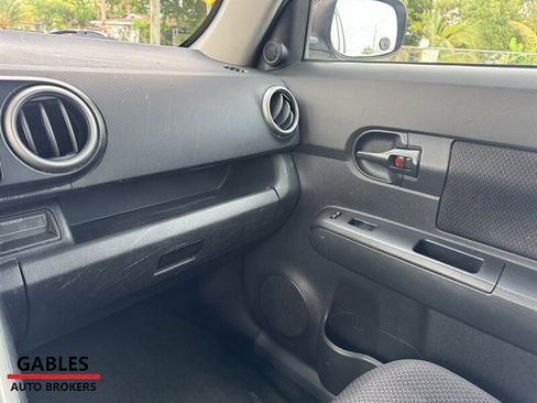 Used 2009 Scion xB FWD image 24