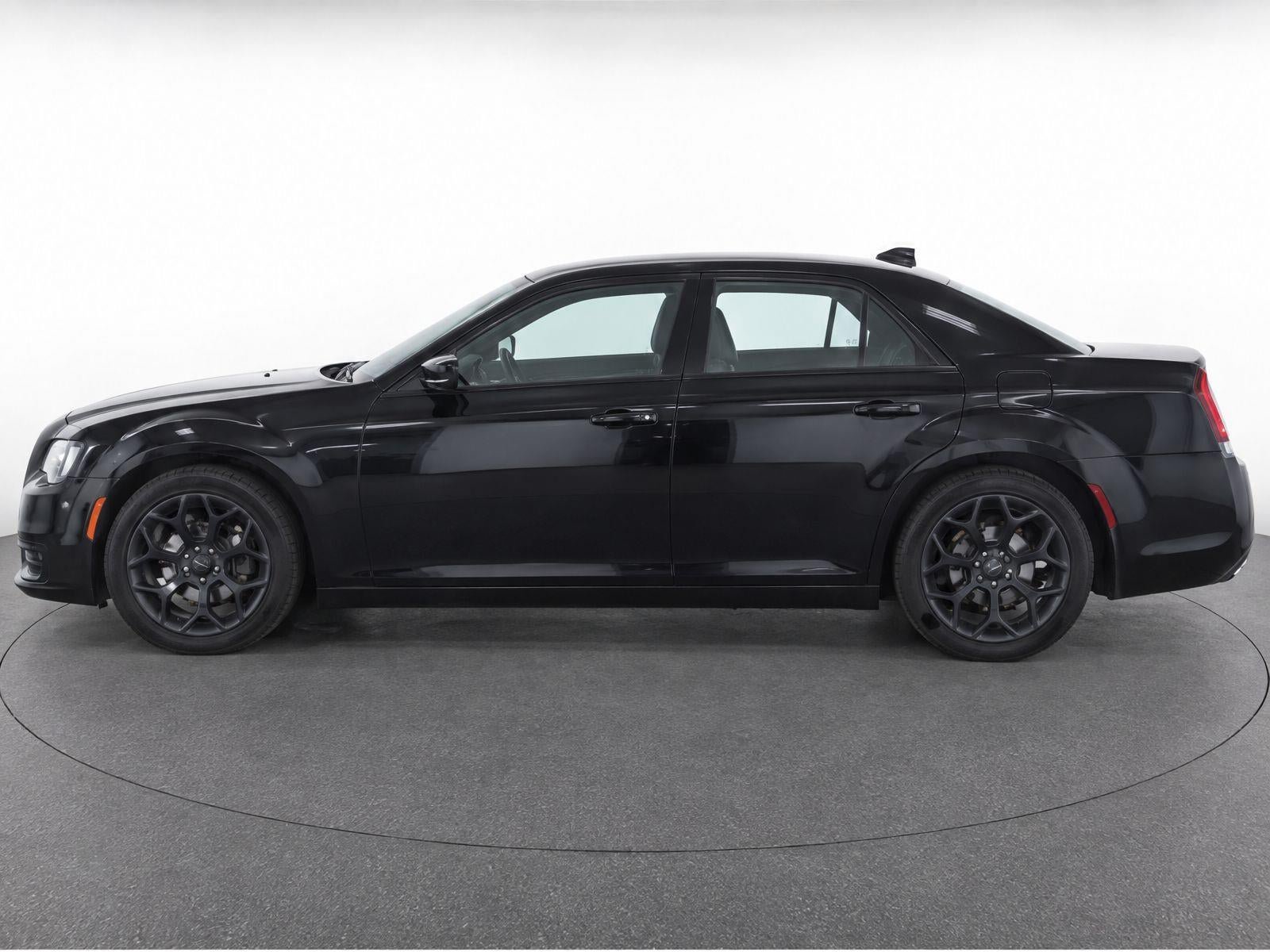 Used 2019 Chrysler 300 S RWD image 6