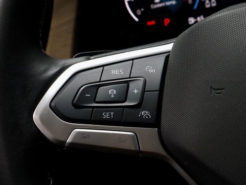 Used 2025 Volkswagen Atlas SE image 28