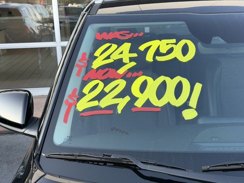 Used 2025 Kia Seltos S image 2