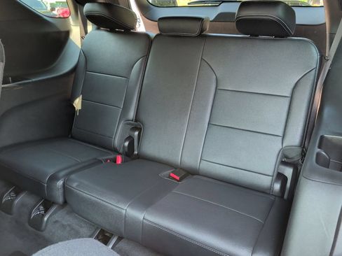 Used 2025 Chevrolet Traverse LT FWD image 22
