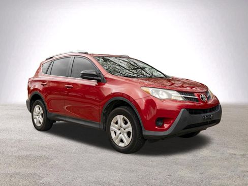 Used 2013 Toyota RAV4 LE image 2