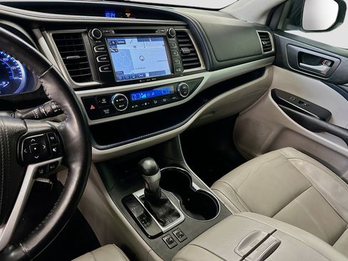 Used 2017 Toyota Highlander XLE w/ Protection Package #3 AWD/4WD image 26