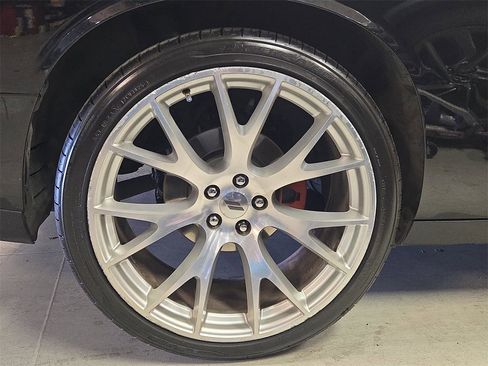 Used 2019 Dodge Challenger SXT image 32