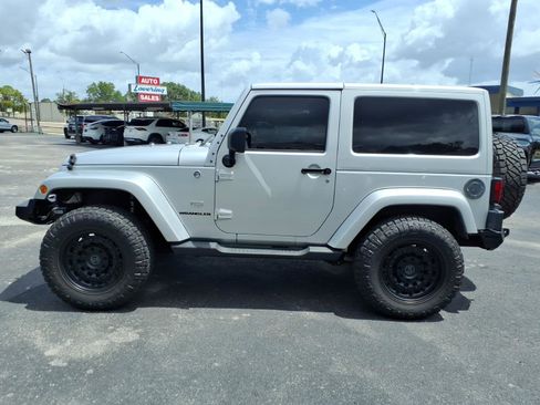Used 2011 Jeep Wrangler Sahara w/ Dual Top Group AWD/4WD image 4